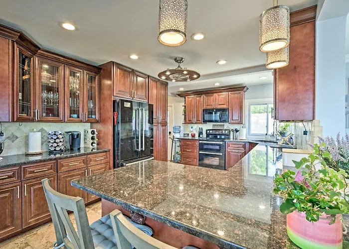 Lakefront W/ Game Room, Theater & Dock! * Fox Lake