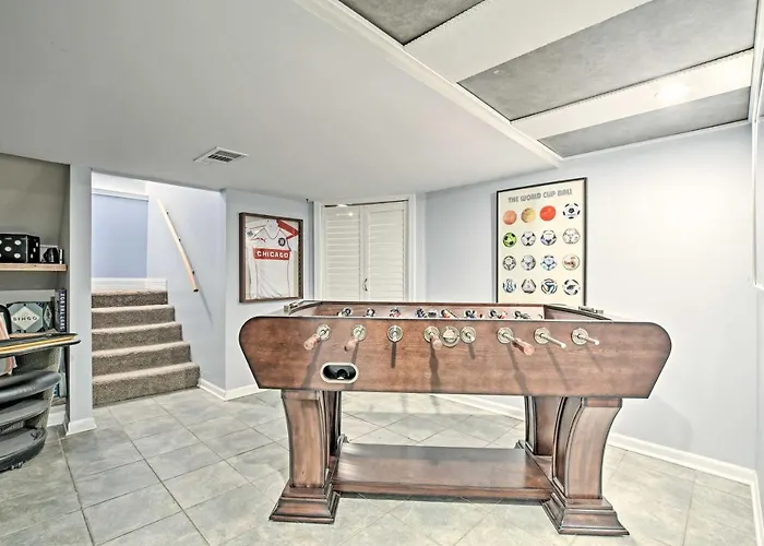 Lakefront W/ Game Room, Theater & Dock! *