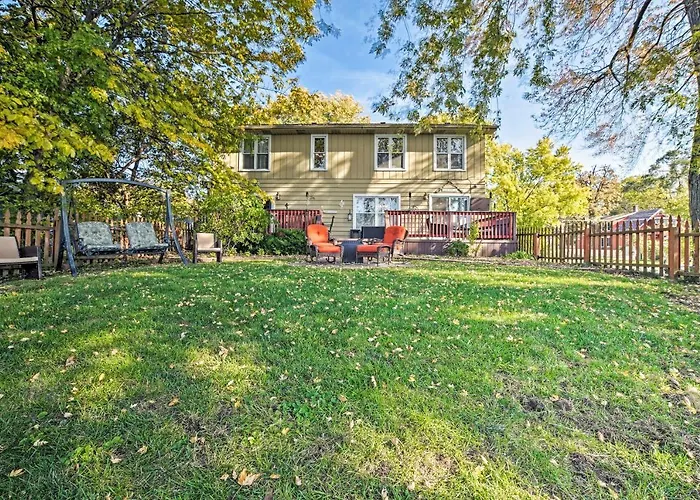 Lakefront W/ Game Room, Theater & Dock! *