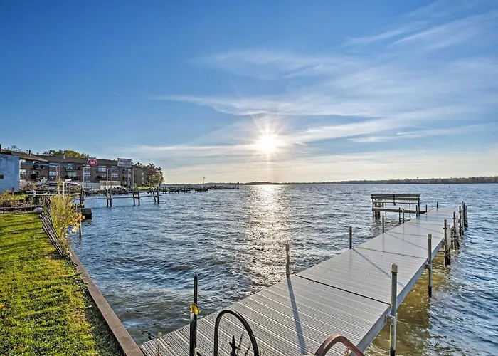 Lakefront W/ Game Room, Theater & Dock! Holiday home Fox Lake