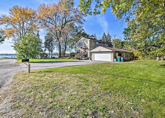 Lakefront W/ Game Room, Theater & Dock! Holiday home Fox Lake