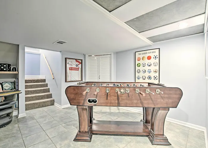 Hébergement de vacances Lakefront W/ Game Room, Theater & Dock!