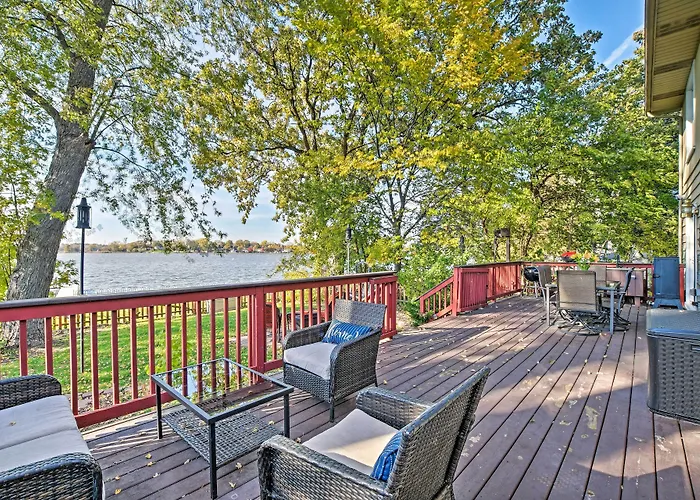 Lakefront W/ Game Room, Theater & Dock! Fox Lake