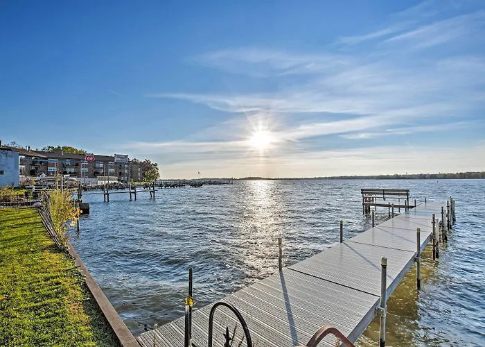 Lakefront W/ Game Room, Theater & Dock! Fox Lake